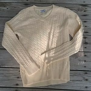 Like new Croft & Barrow XL cable knit sweater.